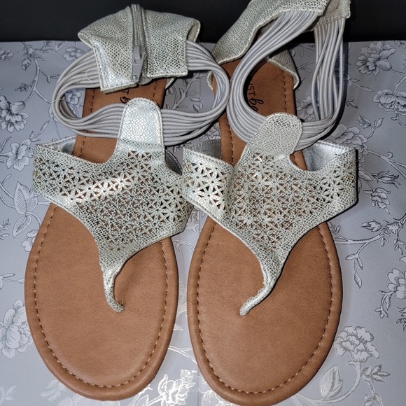 Just Be Sandals Women's Size 8 Back Zipper Closure Thong Sandals - Picture 1 of 7